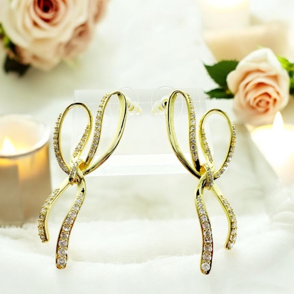 Kendra Scott Sasha Statement Earrings, in Gold. - Picture 4 of 6